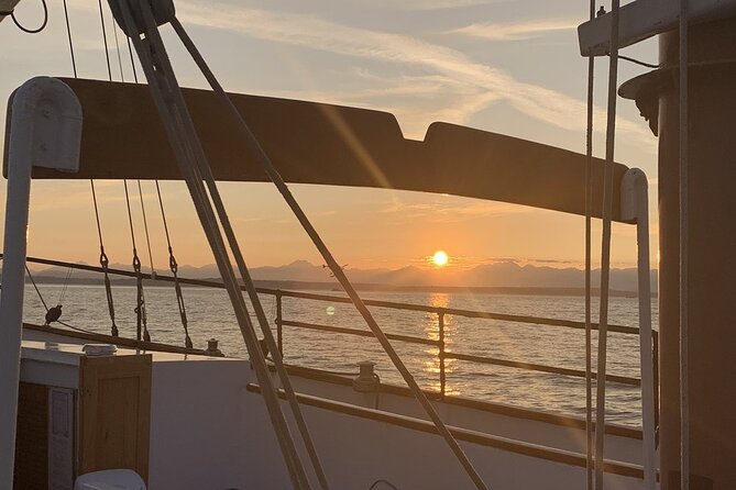 Evening Colors Sunset Sail Tour in Seattle - Beverages on the water and how to dress for Seattle dusk