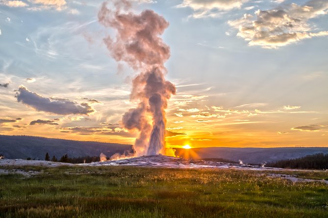 From Jackson Hole: Yellowstone Old Faithful, Waterfalls and Wildlife Day Tour - Hayden Valley: the best shot at big wildlife encounters