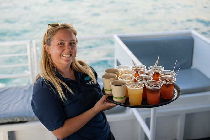 From Ma'alaea Harbor: Sunset Dinner Cruise Aboard the Quicksilver - Drinks and onboard service: how the bar works