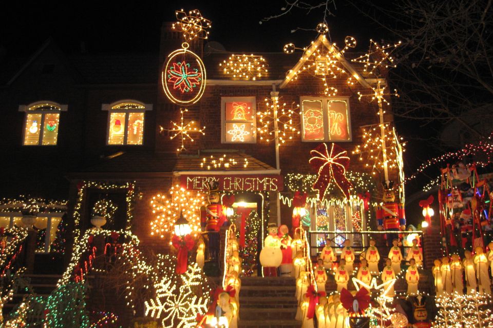 From Manhattan: 4-Hour Brooklyn Christmas Magic Tour - The Big Idea: Christmas Lights With Real Sight Stops
