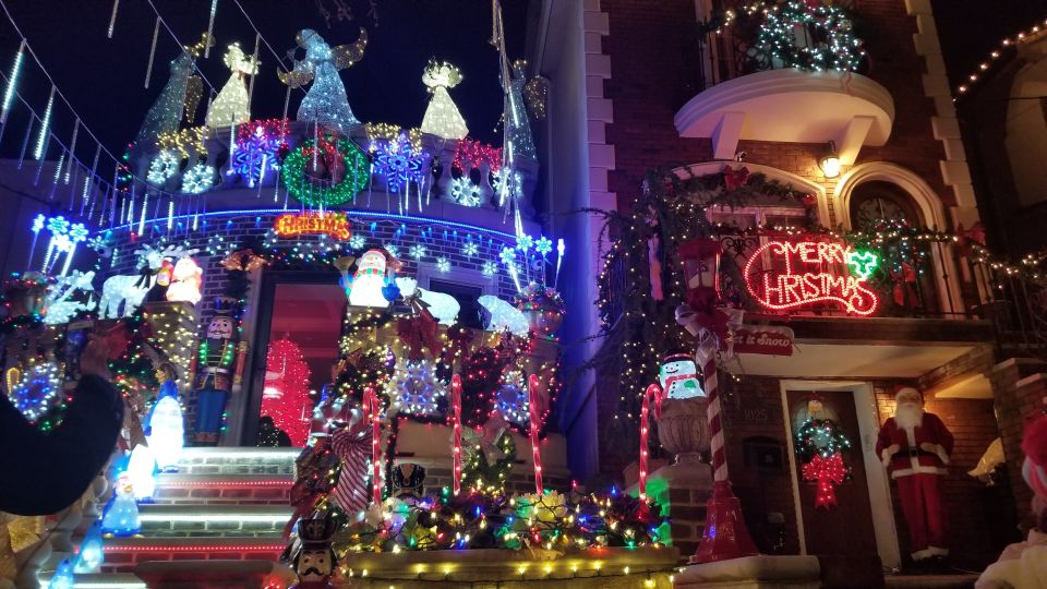 From Manhattan: 4-Hour Brooklyn Christmas Magic Tour - Why the Dumbo and Brooklyn Bridge Timing Works