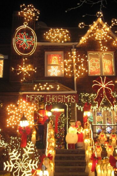 From Manhattan: 4-Hour Brooklyn Christmas Magic Tour - The Coach Ride Through Midtown and Lower Manhattan