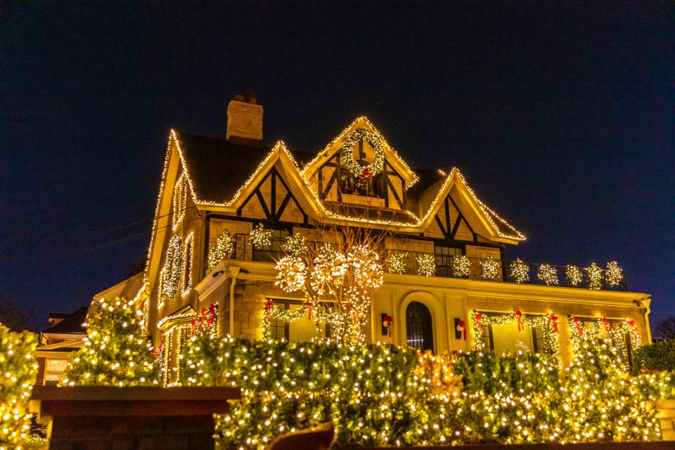 From Manhattan: 4-Hour Dyker Heights Holiday Lights Bus Tour - The bus ride: commentary, comfort, and what you can expect onboard