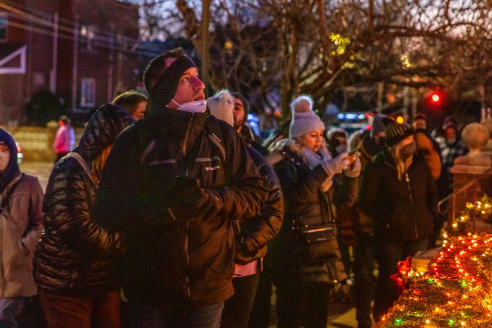 From Manhattan: 4-Hour Dyker Heights Holiday Lights Bus Tour - The return via Manhattan Bridge and your Bryant Park landing