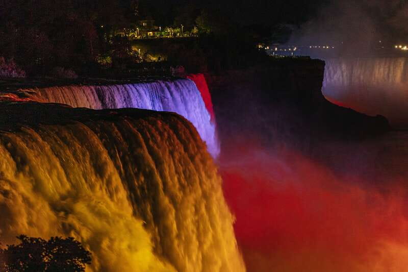 From New York City: Niagara Falls One Day Tour - Breakfast and Lunch Breaks: Short Stops That Keep the Day Alive