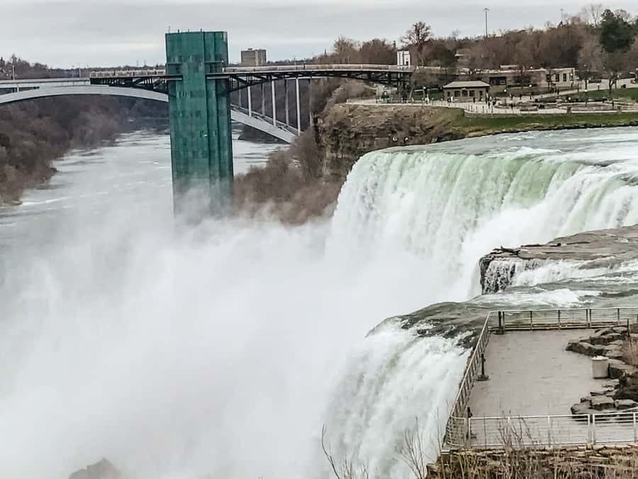From NYC: 1-Day Niagara Falls Tour - Breakfast and the first Niagara approach on the American side
