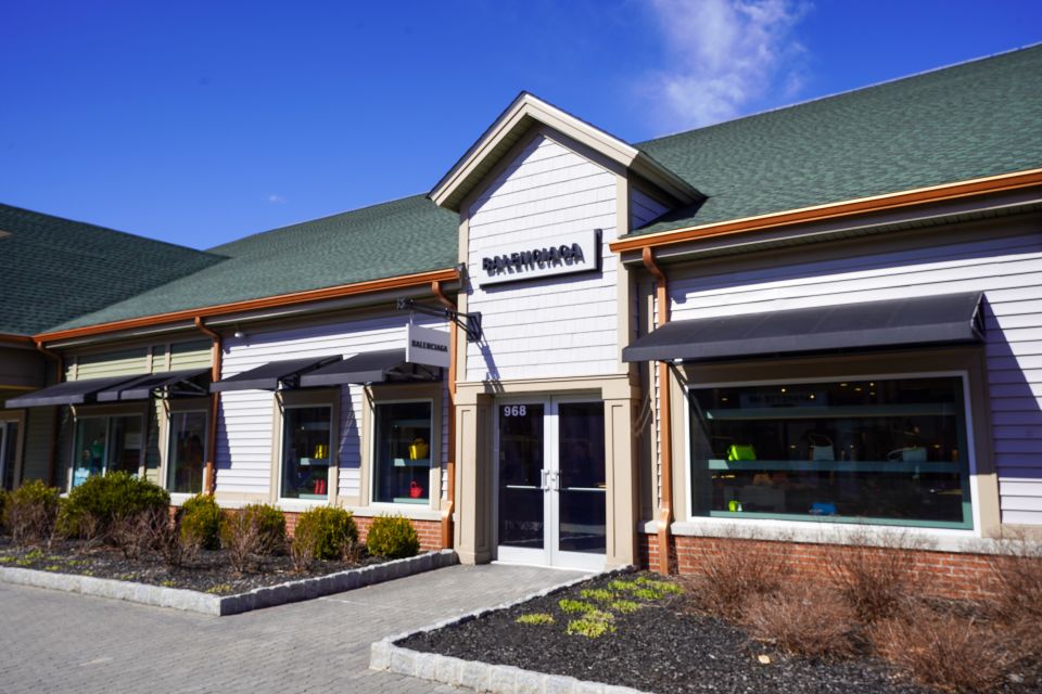 From NYC: Woodbury Common Premium Outlets Shopping Tour - Dining Breaks Inside the Outlet Complex