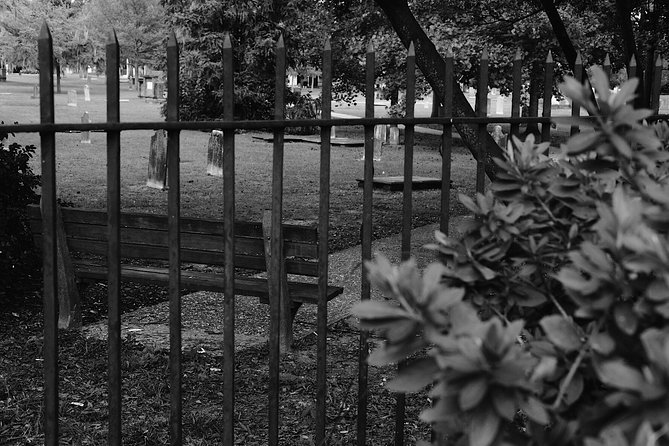Genteel and Bard's Savannah Dark History and Ghost Encounter Walking Tour - Wright Square: Savannah’s First Murder, Told in Ten Minutes