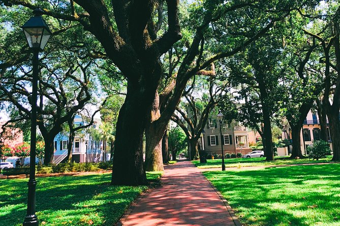 Genteel and Bard's Savannah History Walking Tour - Savannah Historic District and Jones Street: architecture you can walk through