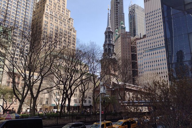 Gray Line New York Fully Guided 5 Hour Sightseeing Tour - Who this tour suits best in Manhattan