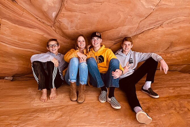 Guided Hike through Peek-a-Boo Slot Canyon (Small Group) - Getting Photos Without Wasting Time or Missing the Moment