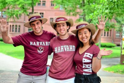 Harvard University Campus Guided Walking Tour - Where the tour starts and how to find your guide quickly