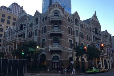 Haunted Austin Walking History Tour - Strolling Toward The Texas Capitol: Paramount Theatre And Dirty Sixth