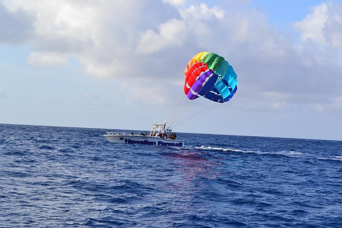 Hawaiian Parasail Since 1977 - Crew and Safety: The Pro Touch That Makes First-Timers Relax