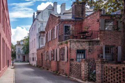 Hidden Alleyways and Historic Sites Small-Group Walking Tour - Starting at 122 E Bay St: The Old Exchange Area Sets the Tone