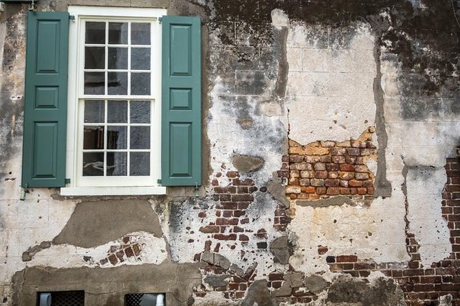 Hidden Alleyways and Historic Sites Small-Group Walking Tour - Rainbow Row: Famous Views, Kept to the Street