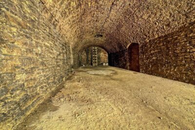 Hidden Brewery Caverns Tour in Cincinnati with Beer Tasting - Linch Brewery Tunnels from 1850: Johnny Cash and the secret access piece