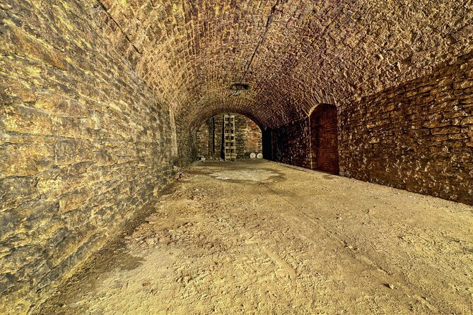 Hidden Brewery Caverns Tour in Cincinnati with Beer Tasting - Linch Brewery Tunnels from 1850: Johnny Cash and the secret access piece