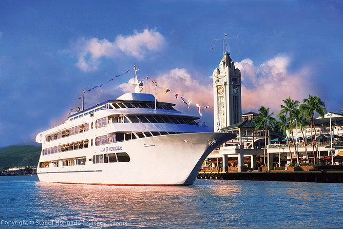 Honolulu: Pacific Star Sunset Dinner Cruise and Show - The live entertainment: Fun, but seat choice can make or break it