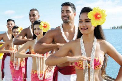 Honolulu: Three Star Deluxe Sunset Dinner Cruise and Show - Deck Views: Diamond Head, Waikiki Lights, and Finding Your Best Angle