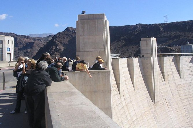 Hoover Dam Comedy Tour with Lunch and Comedy Club Tickets - Lunch near the Dam: hot, made-to-order, and timed for energy