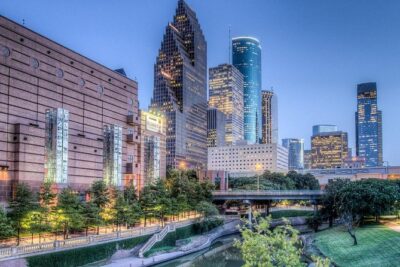 Houston's Official City & Mural Tour! - Weekdays vs weekends: who’s talking on your bus