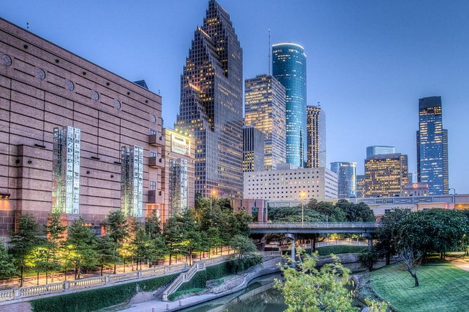 Houston's Official City & Mural Tour! - Weekdays vs weekends: who’s talking on your bus