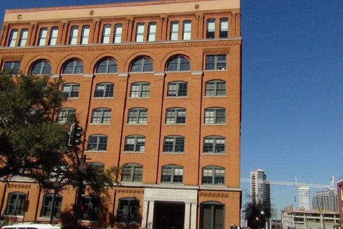 JFK Assassination Tour with Lee Harvey Rooming House - A two-hour JFK route that covers the city without wasting it