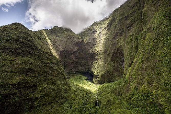 Kauai Deluxe Waterfall Safari: Helicopter Tour - Pilot Narration and Photo Strategy With All Those Windows