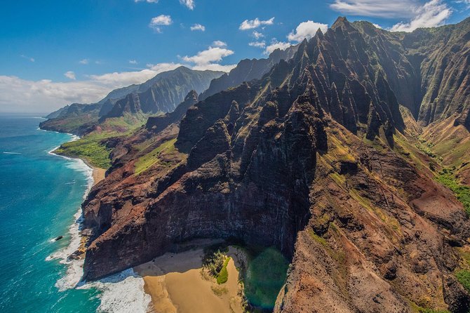 Kauai Eco Adventure Helicopter Tour - Blue Hawaiian’s Safety Edge: FAA Diamond Award and Professional Ground Ops