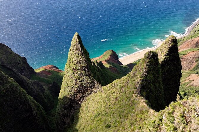 Kauai: Na Pali Sunset & Sightsee Boat Tour - Dinner and craft drinks: good food on a moving boat