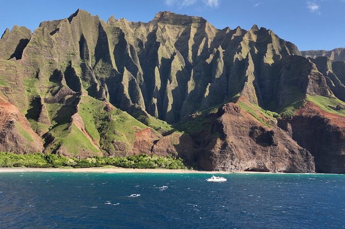 Kauai: Na Pali Sunset & Sightsee Boat Tour - The Na Pali Coast State Wilderness Park segment: cliffs, caves, and photo chances