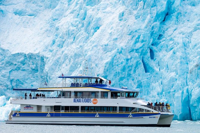 Kenai Fjords National Park Glacier & Wildlife Cruise - Wildlife watch: otters, puffins, whales, and mountain goats