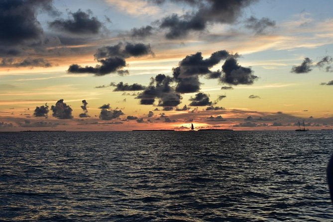 Key West Small-Group Sunset Sail with Wine and Hors d'oeuvres - Hors d’Oeuvres That Work On a Moving Boat (Even for Vegans)