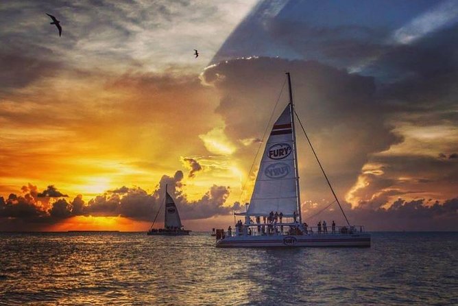 Key West Sunset Sail with Live Music, Drinks and Appetizers - Getting on board at 631 Greene Street without stress