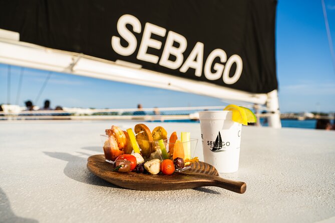 Key West Sunset Sail with Open Bar, Live Music and Hors D'oeuvres - Open bar and hors d’oeuvres: what’s included and what it means