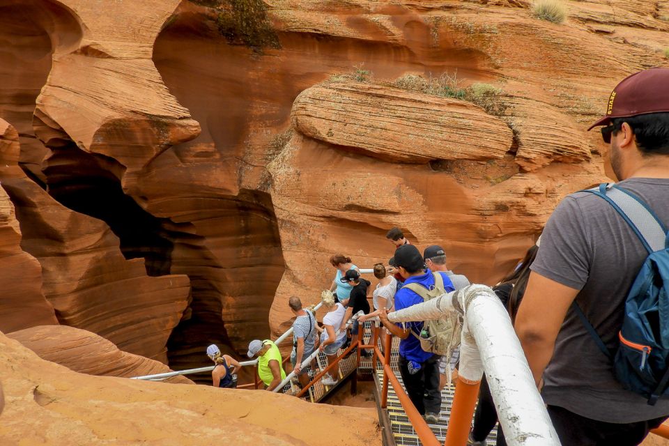 Las Vegas: Antelope Canyon & Horseshoe Bend Tour with Pickup - Comfort, small-group size, and what your guide actually does