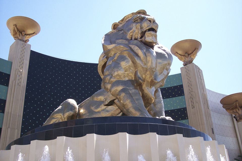 Las Vegas: David Copperfield at the MGM Grand - Strobe lights, effects, and the family fit (age 5+)