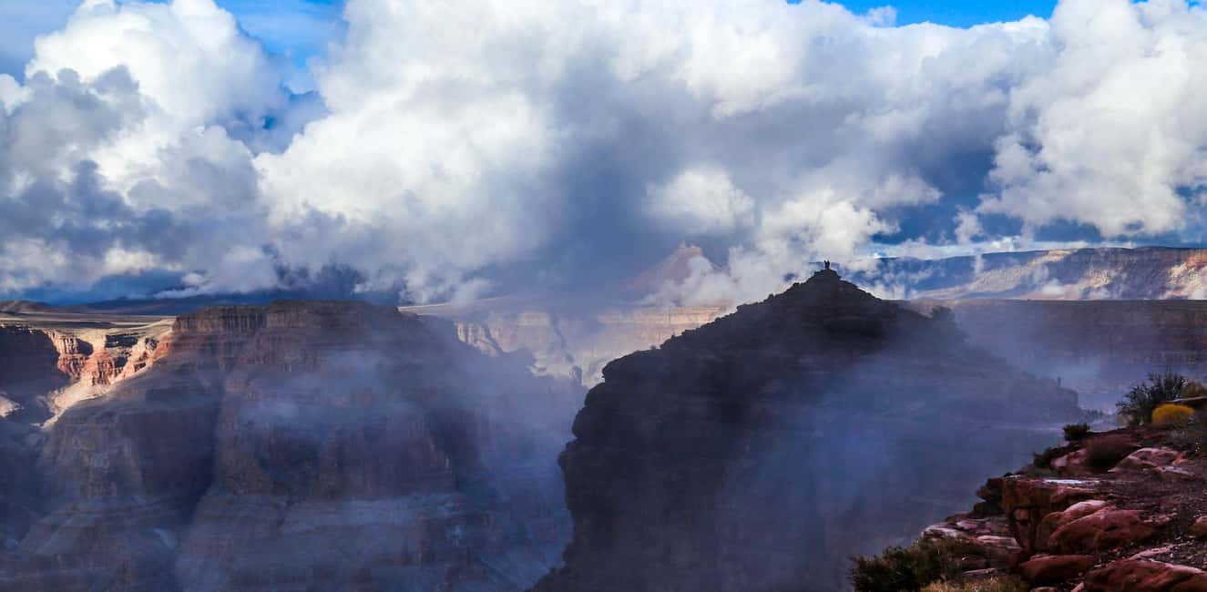 Las Vegas: Grand Canyon West & Hoover Dam Tour + Breakfast - Breakfast, lunch, water, and comfort on a long day