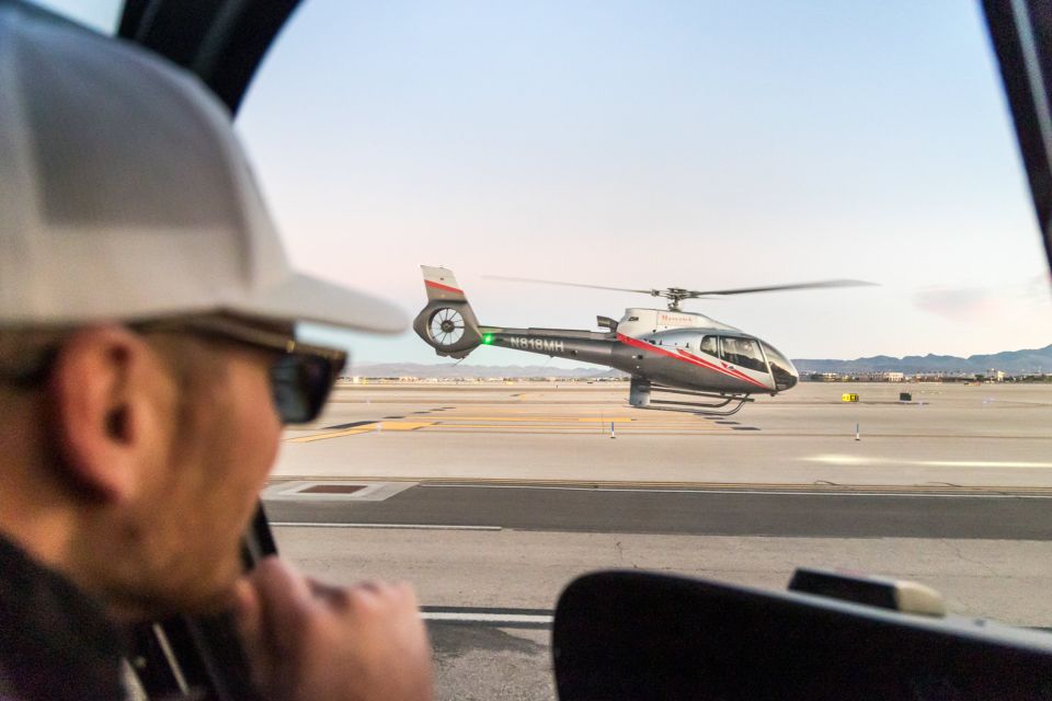 Las Vegas: Helicopter Night Flight over the Strip - Night lighting and movie landmarks from above