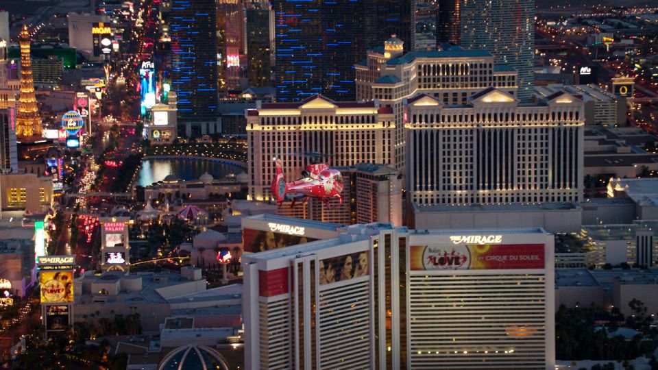 Las Vegas: Night Helicopter Flight over Las Vegas Strip - Tips for Photos and Video Through the Window