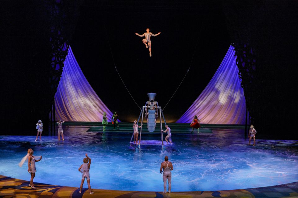 Las Vegas: “O” by Cirque du Soleil at Bellagio - Characters and theatre magic: upside-down umbrella and flame-walk moments