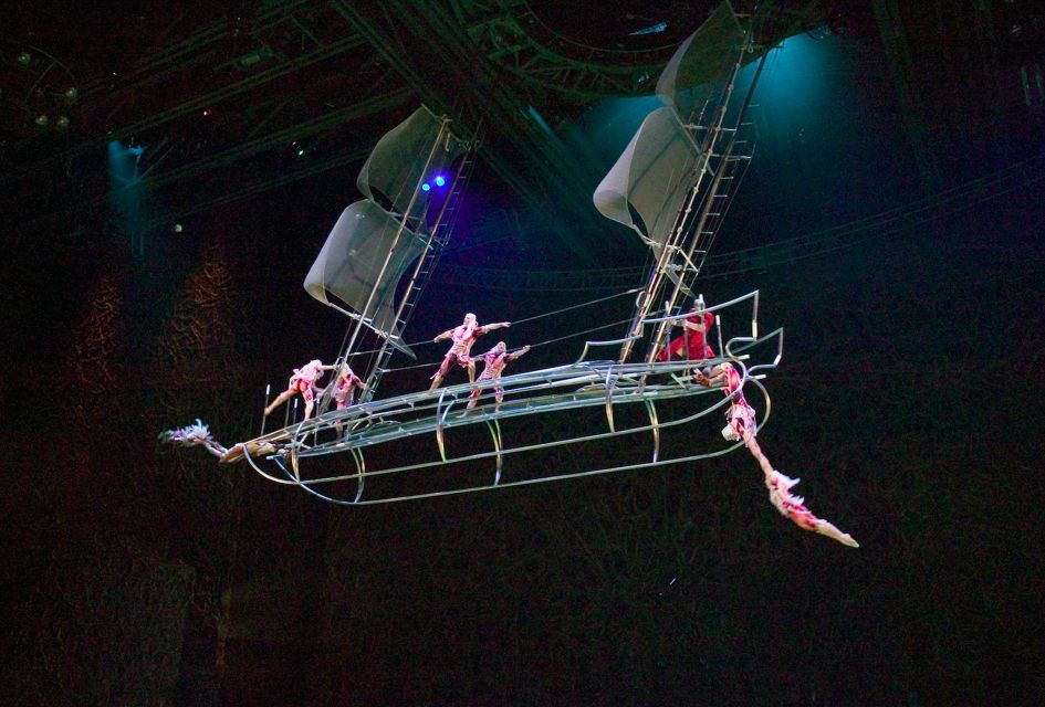 Las Vegas: “O” by Cirque du Soleil at Bellagio - Water as the main character: the 1.5 million gallon spectacle