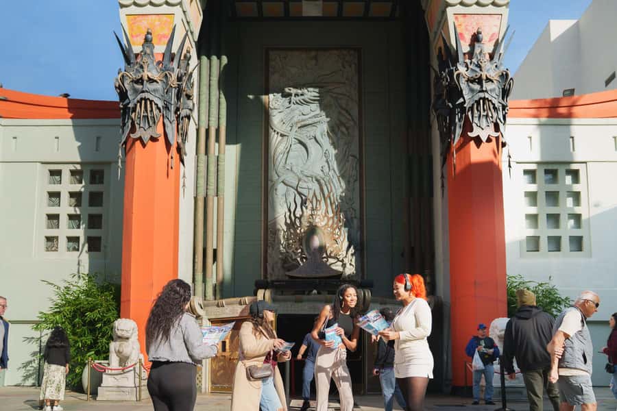 Los Angeles: Half-Day Best of LA Tour - Guides, comfort, and timing: why the bus ride matters