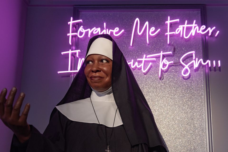 Madame Tussauds Wax Museum Las Vegas - Walking the Museum: Celebrity Moments Built for Photos