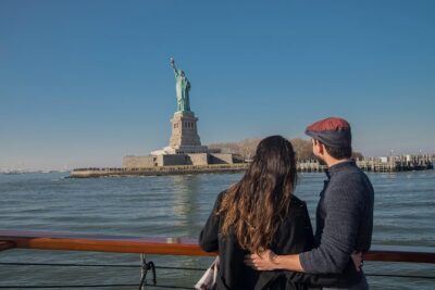 Manhattan Architecture Yacht Cruise - The AIA Architect Narration: Why This Tour Feels Different