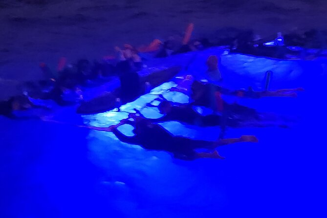 Manta Ray Night Snorkel in Kona - How the manta ray lights work (and why this tour is different)