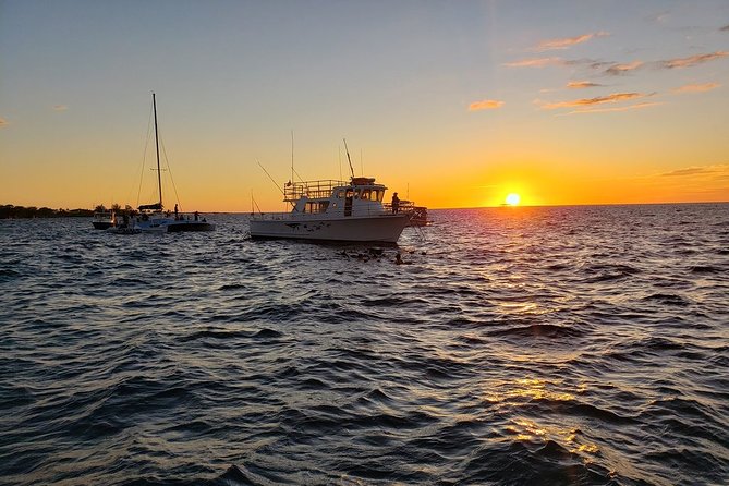 Manta Ray Night Snorkel in Kona - Warm rinse, cookies, and the end-of-tour comfort factor