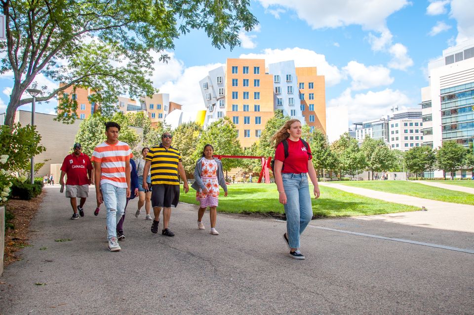 Massachusetts Institute of Technology Public Tour - Student guide perspective: what you learn about MIT culture and daily life