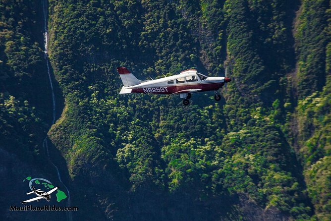 Maui -PRIVATE- Air Tour: 5 Islands: (2-5 people): SEE Even MORE! - Private cabin, live pilot commentary, and that small-plane feeling